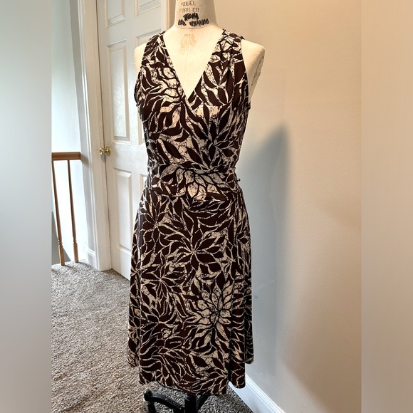 Jones New York Dresses & Skirts - Jones New York size 10 sleeveless wrap dress